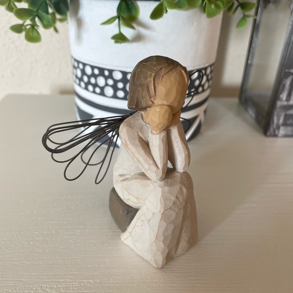 WILLOW TREE - Angel of Caring - 2001- 3.75in Figurine - Seated Demdaco - Picture 3 of 7
